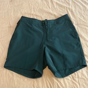 Men’s Ten Thousand Foundation Short. 7” inseam. Size L. Linerlesss. Forest green